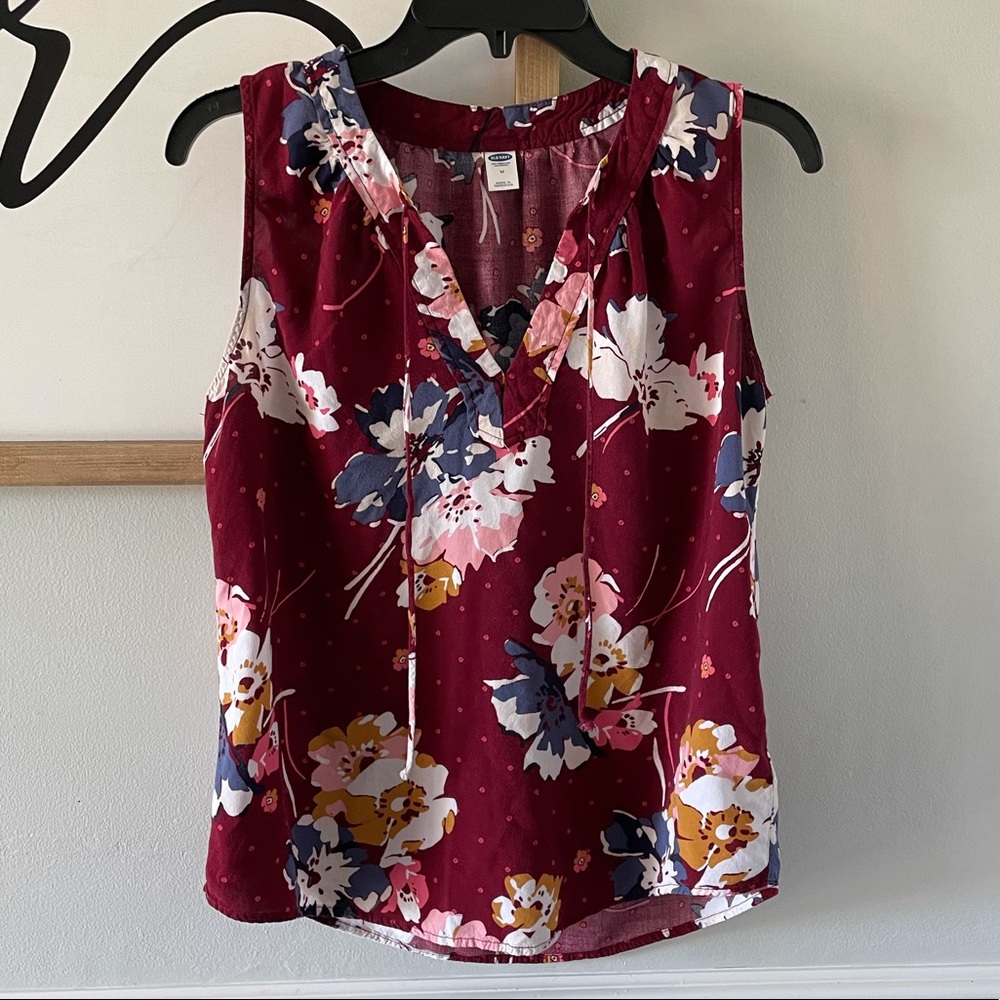 Old Navy Burgundy Sleeveless Floral Blouse Medium